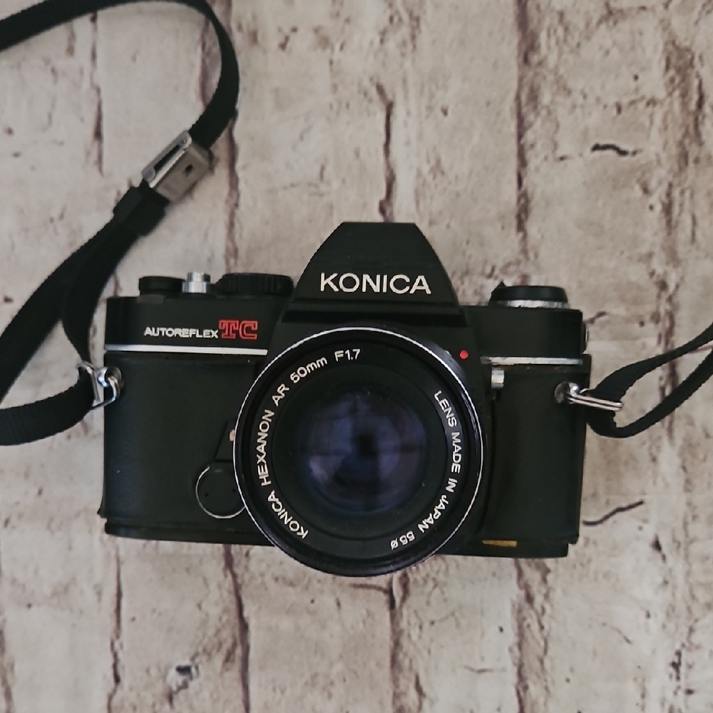 Classic Black Film Camera with‎ SLR Design and Prime Lens